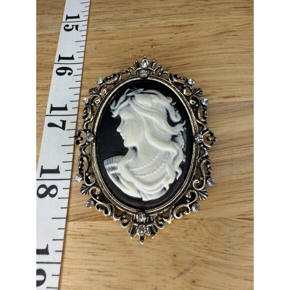 Vintage-Inspired Victorian Style Cameo Pendant With Ornate Metal Frame & Rhinest - Picture 2 of 6